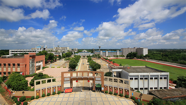 廣東省農(nóng)工商職業(yè)技術學校（廣東省農(nóng)墾湛江技工學校）